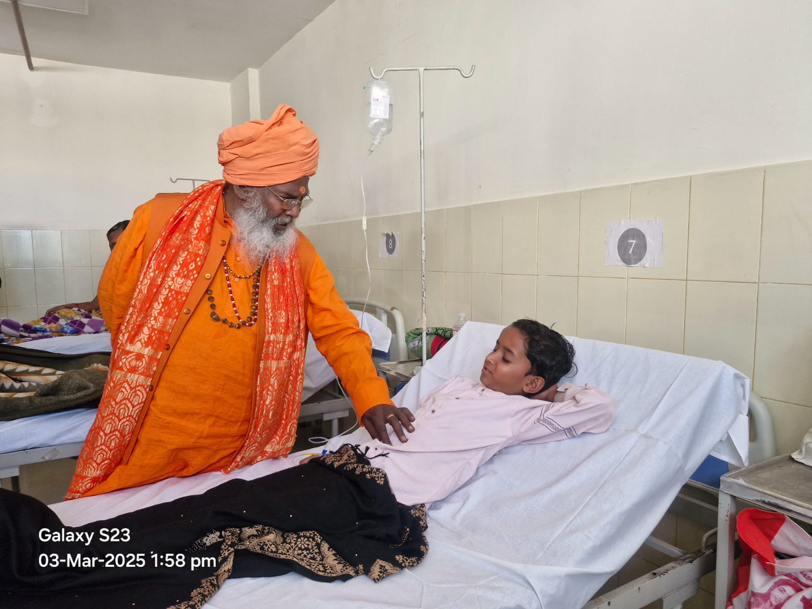 सांसद साक्षी महाराज व क्षेत्रीय विधायक ने शौ शैय्या अस्पताल का किया औचक निरीक्षण